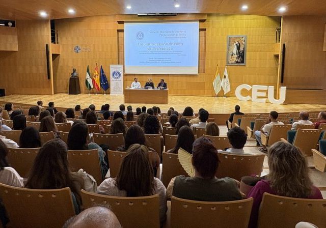 Encuentro-Profesorado-Fundacion-Diocesana-de-Ensenanza-Sevilla-Victoria-Diez-17-1-scaled-796x448